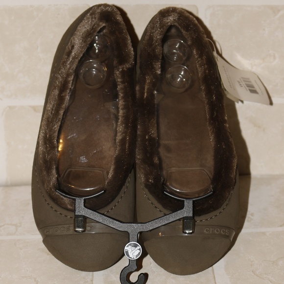 can you wash crocs with fur